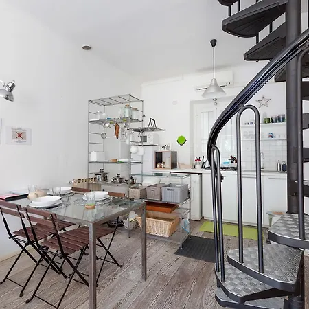Rentopolis Reina Citta Studi Appartement